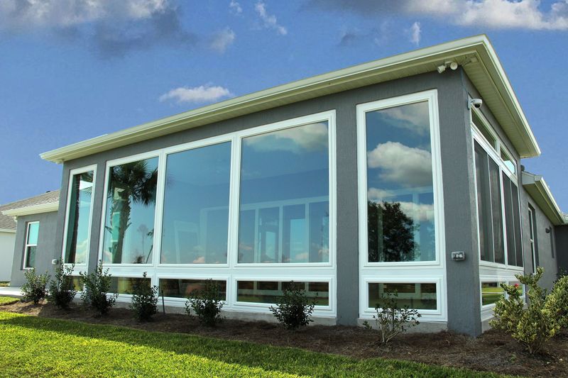 Home Design Trends In Florida People Don't Like - Decor Hint Enclosed Lanais