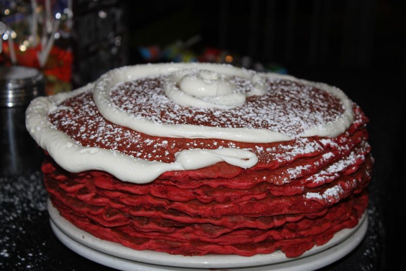 This Iconic California Diner Serves Pancakes Worth Setting Your Alarm For - Decor Hint From