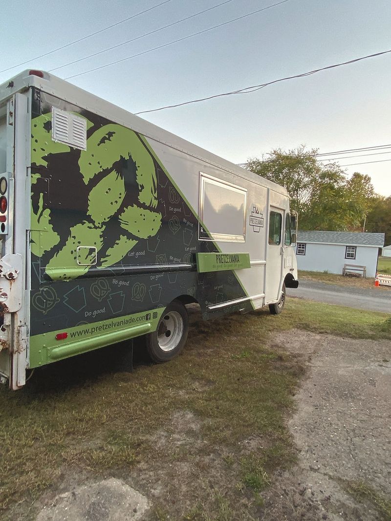10 Delaware Food Trucks Serving The Coolest Desserts Of 2025 - Decor Hint Pretzelvania