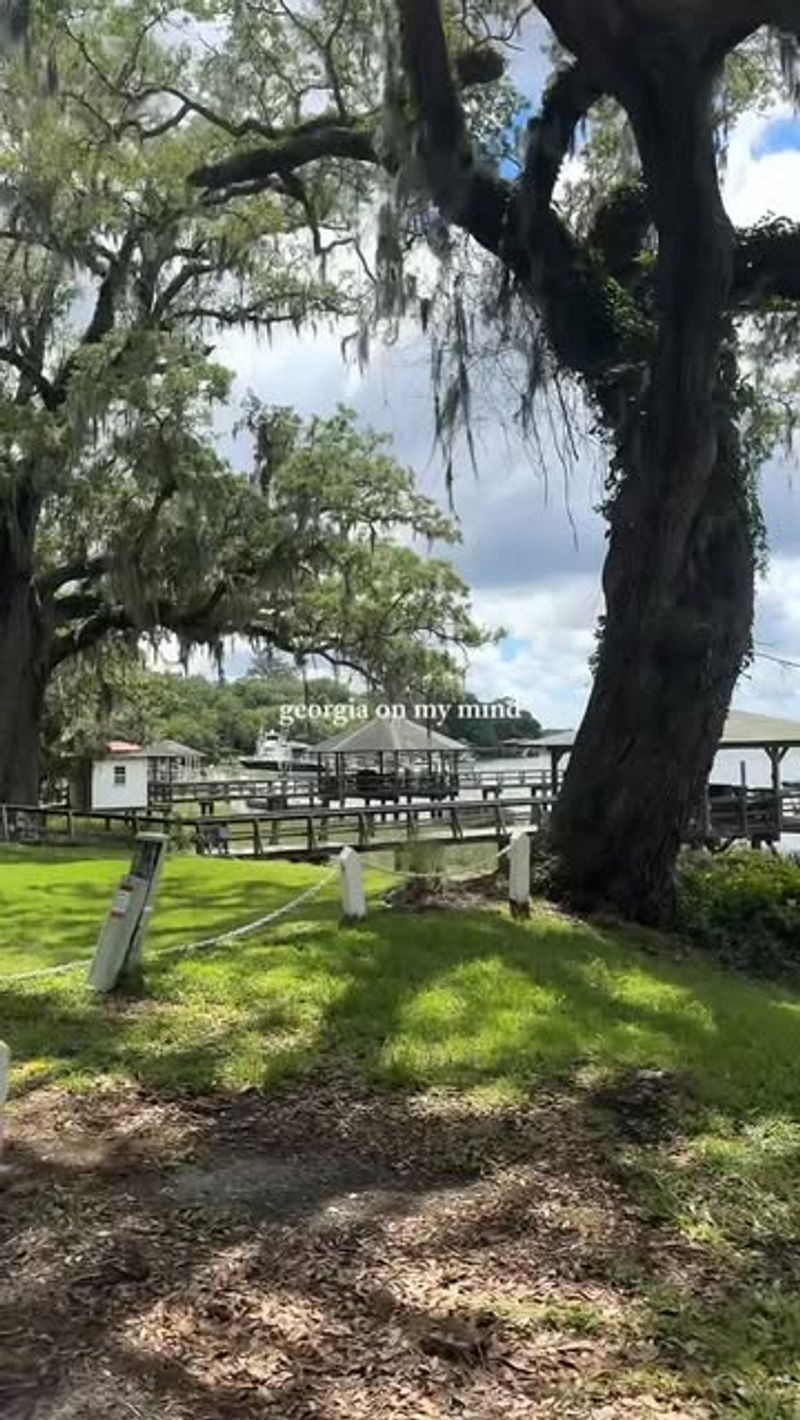 Georgia Seafood Restaurants Locals Love More Than The Tourists Do - Decor Hint Jonah's Fish & Grits, Tybee Island