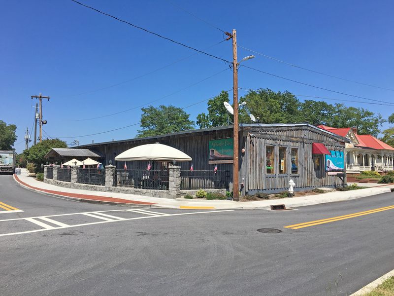 10 Georgia Country Restaurants Full Of Charm And Worth Every Mile - Decor Hint Whistle Post Tavern in Marietta