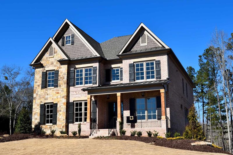 10 Texas Home Styles Predicted To Fall Out Of Favor Before 2030 - Decor Hint Stone and Brick Mixed Exteriors