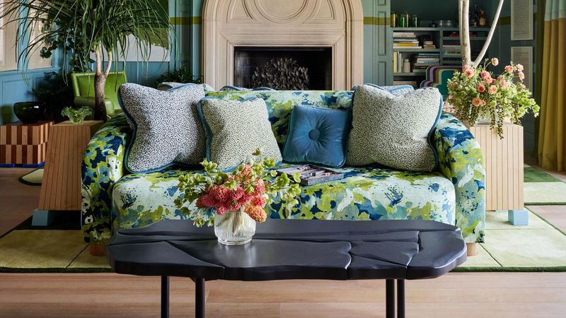 Living Room Styles Colorado Homes Are Leaving In the Past - Decor Hint Floral Or Plaid Upholstery