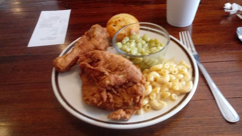 16 Mississippi Family-Run Fried Chicken Restaurants You'll Drive Miles For - Decor Hint Pearl's Diner - Laurel