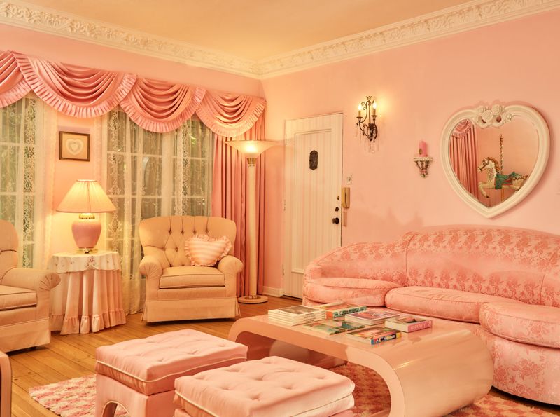 11 California Paint Colors That Date Living Rooms - Decor Hint Peachy Coral Explosion