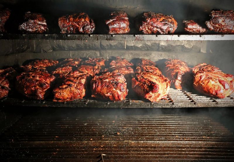 13 Oregon BBQ Spots Serving Authentic Wood-Smoked Flavor - Decor Hint Pine Shed Ribs & Barbeque, Lake Oswego
