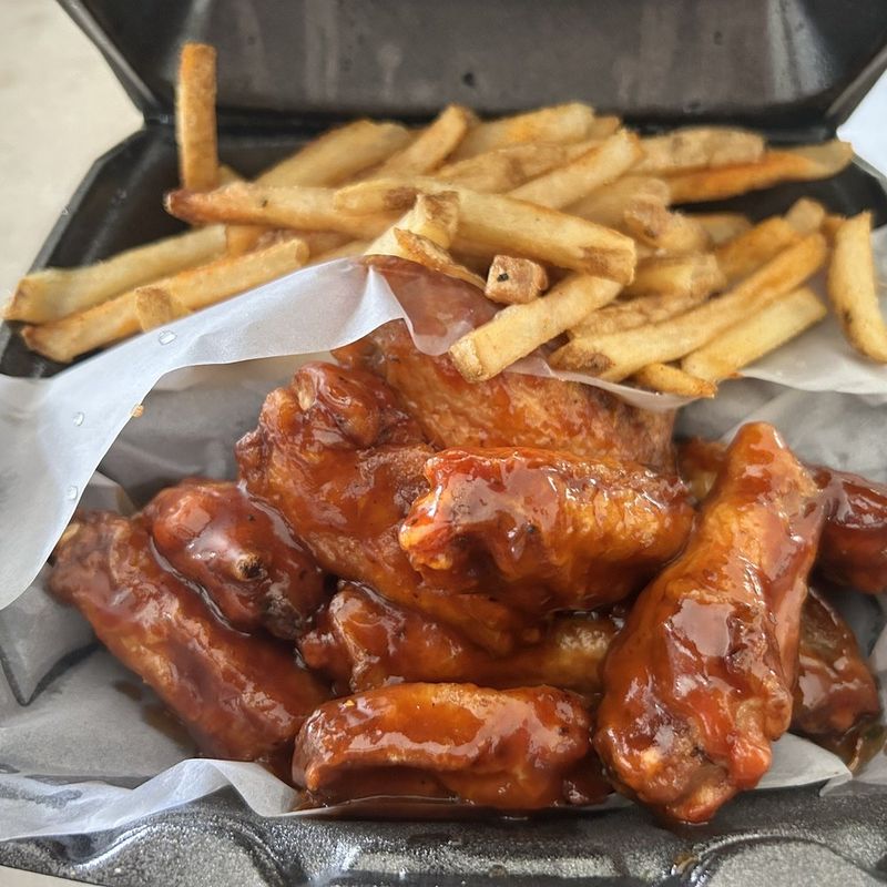 16 Wing Spots That Prove Why Atlanta Is The Wing Capital Of The South - Decor Hint Twain's Brewpub & Billiards