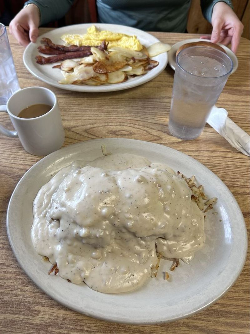 20 Illinois Small-Town Dining Destinations That Delight Every Time - Decor Hint Aunt Ginny's Café, Morton