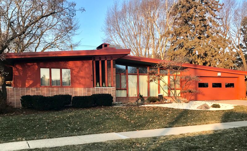 By 2026, These 13 Types Of Homes Could Take A Hit In States Like California - Decor Hint Mid-Century Modern Ranch Homes In Aging Suburbs
