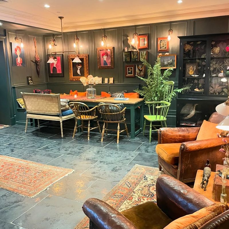 The Worn Leather Armchairs In Montana Homes That Locals Swear Never Go Out Of Style - Decor Hint Industrial Montana Lofts With Vintage Club Chairs
