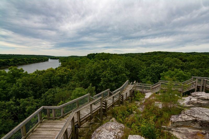 14 Scenic Weekend Drives Across Illinois That Are Worth The Time Off - Decor Hint Rock River Valley Drive