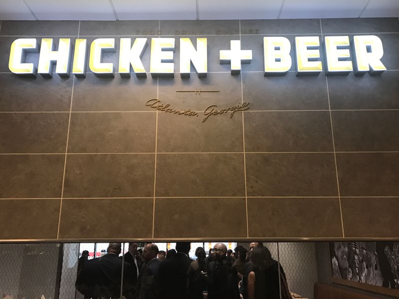 14 Airport Restaurants In Atlanta That'll Change The Way You Think About Layovers - Decor Hint Chicken + Beer