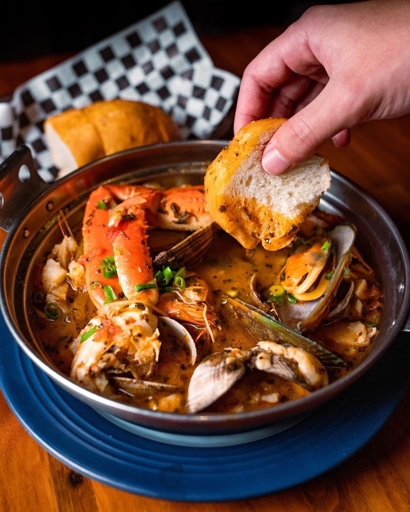 10 Hawaii Fried Catfish Destinations Serving Island And Southern Fusion - Decor Hint Karai Crab – Honolulu