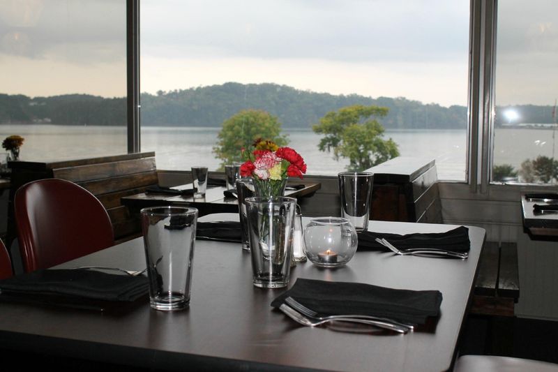 12 Tennessee Waterfront Restaurants So Beautiful The Meal's Just A Bonus - Decor Hint Aquarium Restaurant
