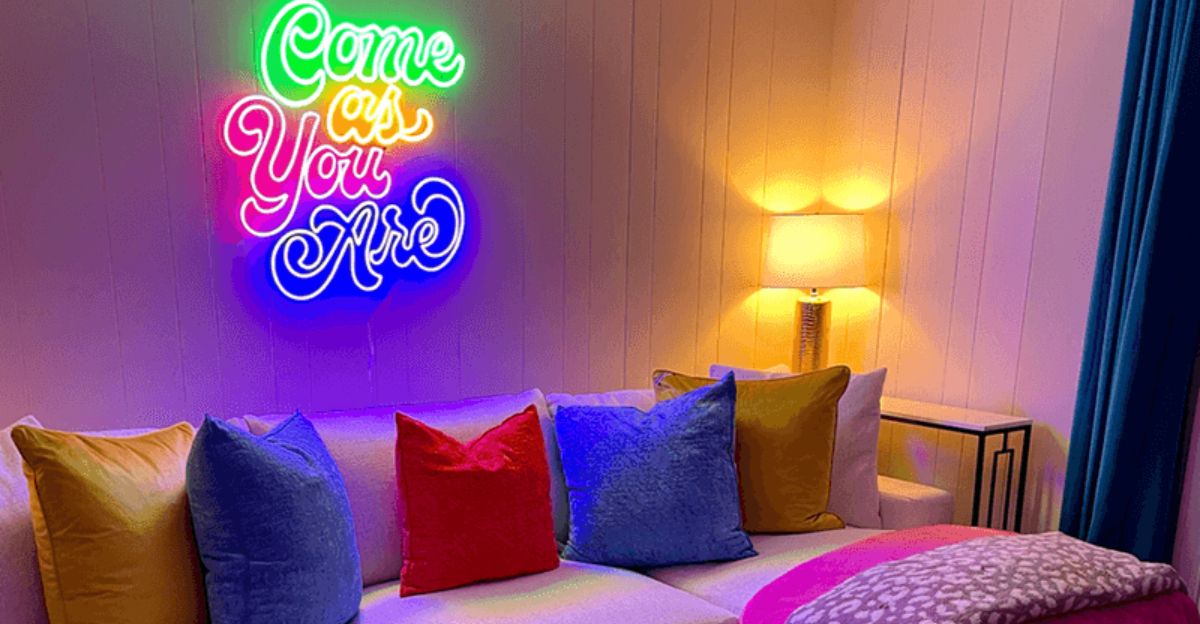California Designers Say These 2010s Living Room Trends Need To Go - Decor Hint California Designers Say These 2010s Living Room Trends Need To Go - Decor Hint
