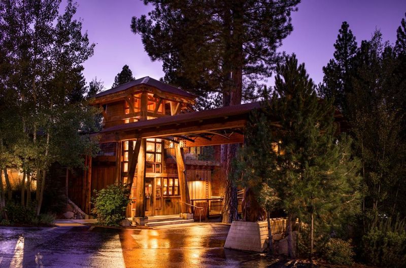 14 California Lakeside Restaurants With Views You'll Never Forget - Decor Hint The Cedar House Sport Hotel Restaurant at Truckee