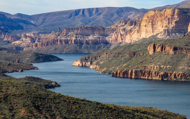 12 Beautiful Lakes Near Phoenix That Locals Hope Tourists Never Discover - Decor Hint Apache Lake