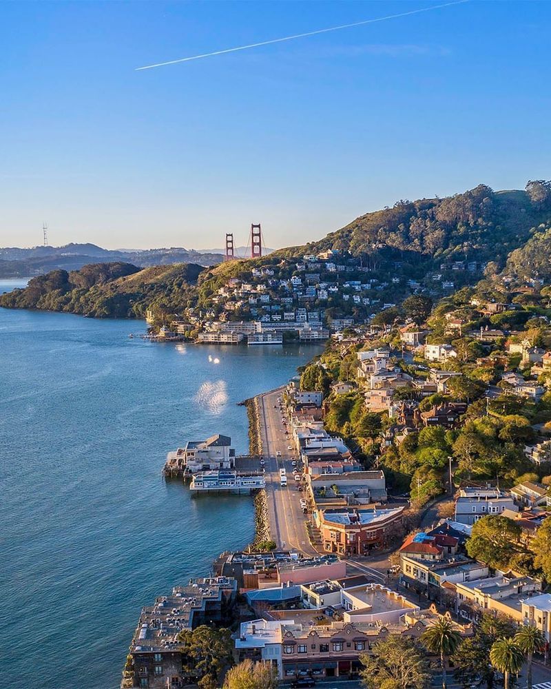 10 California Coastal Towns Overrun By Tourists, According To Locals - Decor Hint Sausalito