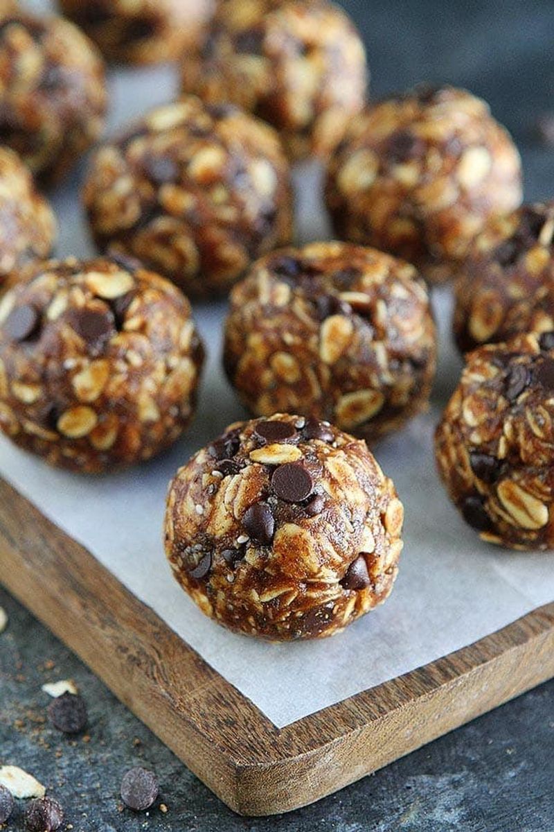No-Bake Pumpkin Brownie Energy Bites