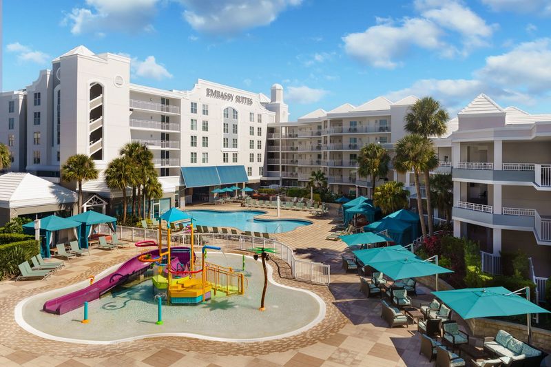 Embassy Suites by Hilton Orlando Lake Buena Vista South: Space For Everyone