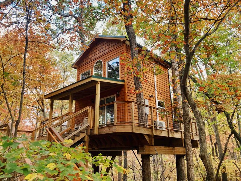 Treetop Retreat - Hillsborough, NC