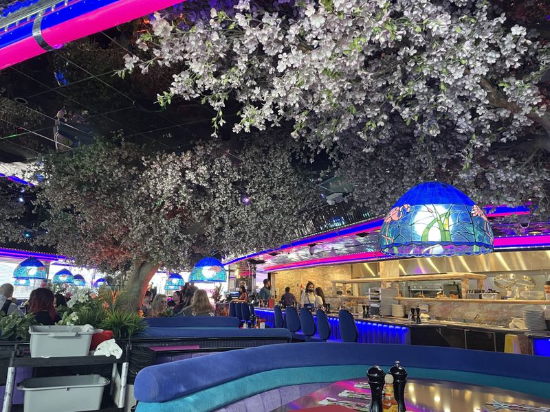 Best Food Spots To Try In Las Vegas, Nevada - Decor Hint The Peppermill Restaurant and Fireside Lounge