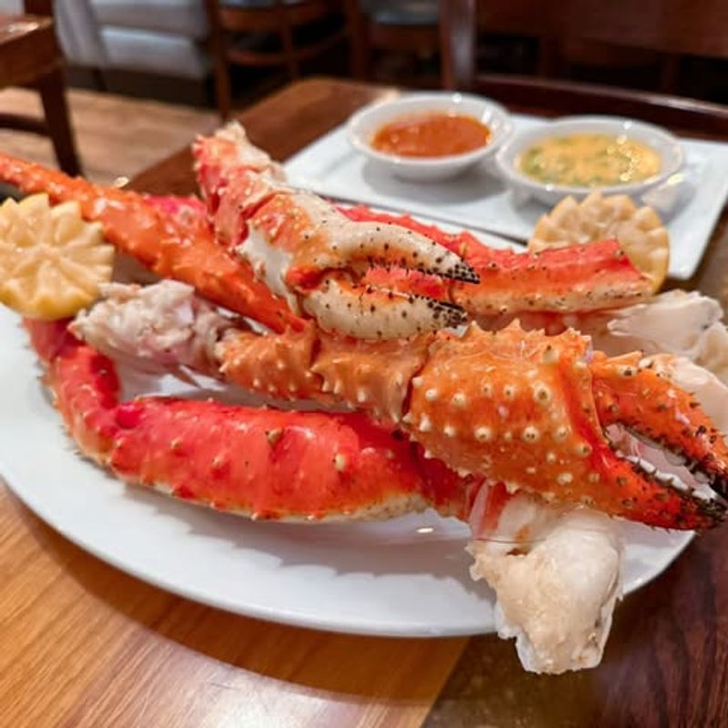 18 Seafood Buffets In Illinois Where Every Bite Feels Like A Coastal Escape - Decor Hint King Crab Tavern & Seafood