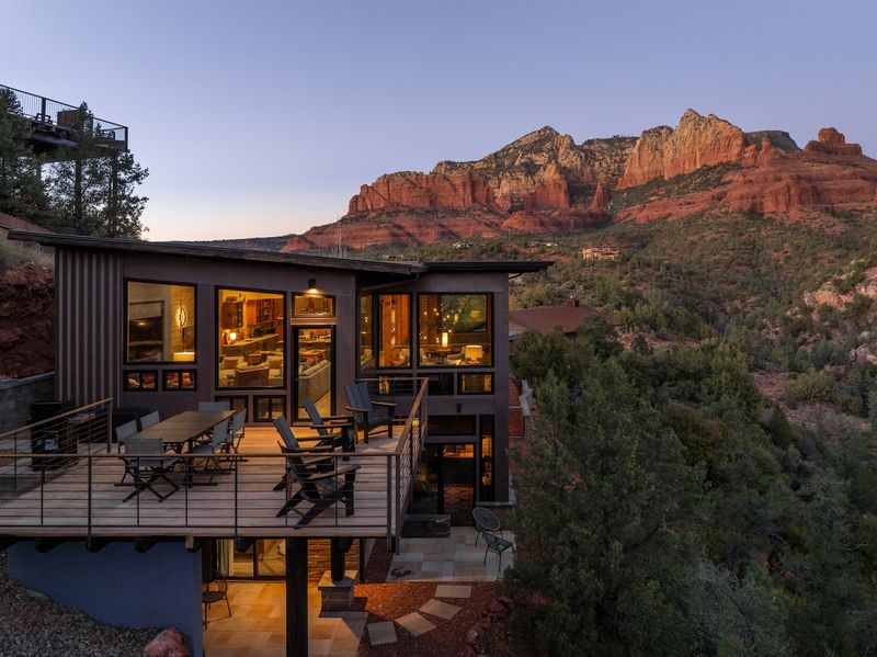 Sedona: Red Rock Wonders As Your Daily Backdrop