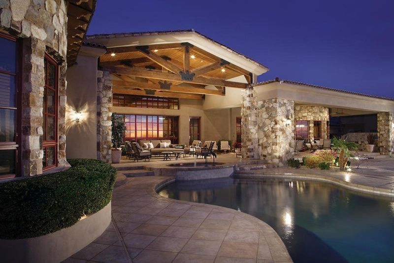 Queen Creek: Farmhouse Desert Fusion With Room To Breathe