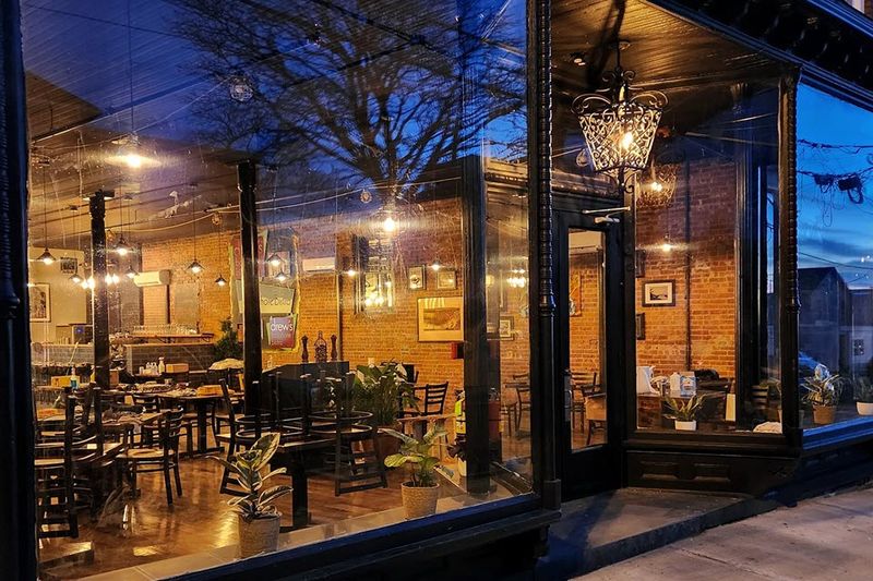 Charming Small-Town Restaurants In New Jersey Locals Love To Keep Secret - Decor Hint Drew's Bayshore Bistro (Keyport)