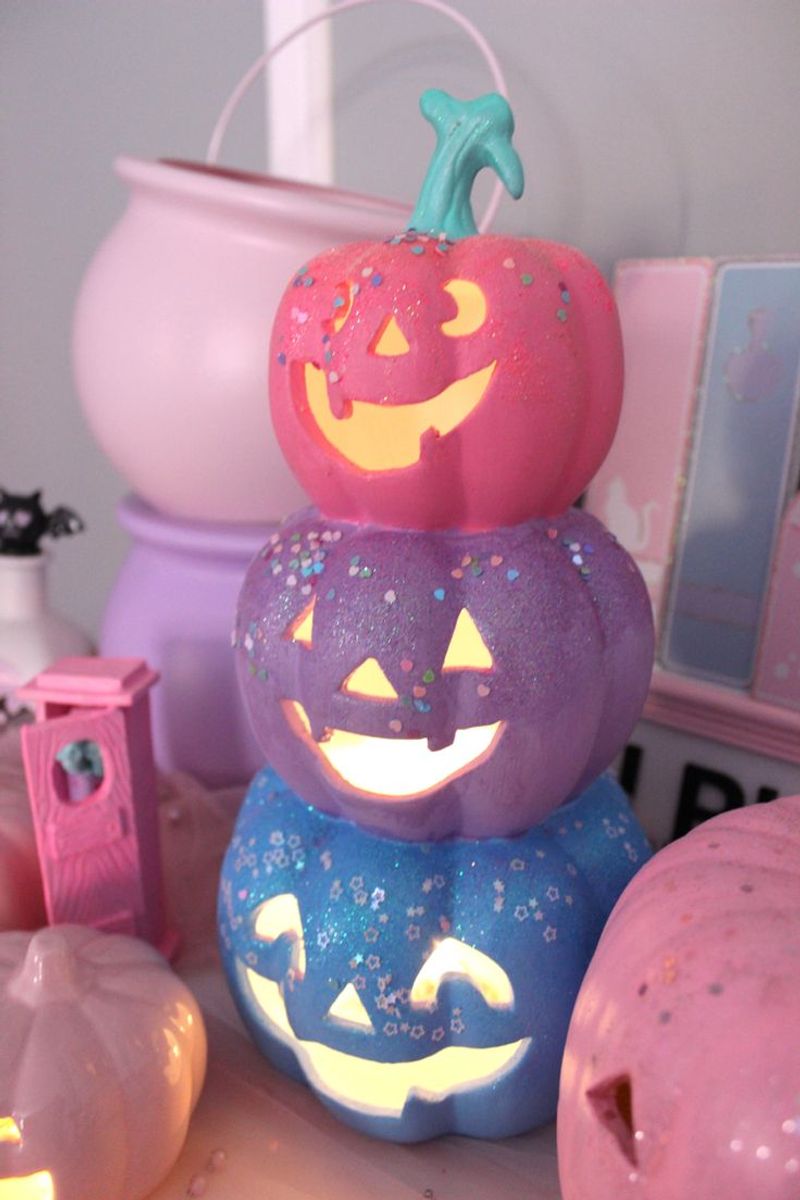 Halloween Decorations California Designers Say You Should Avoid - Decor Hint Neon Orange and Purple Color Schemes