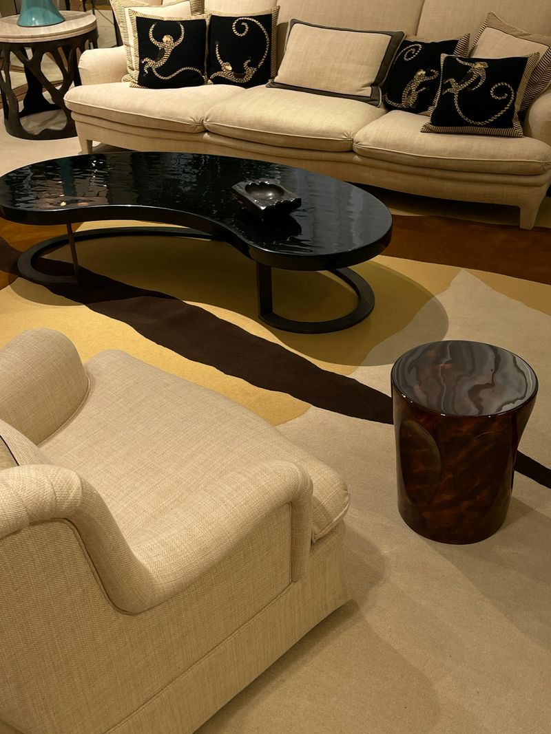 11 Retro Home Trends Making A Return In Modern Interiors - Decor Hint Curved Furniture Silhouettes