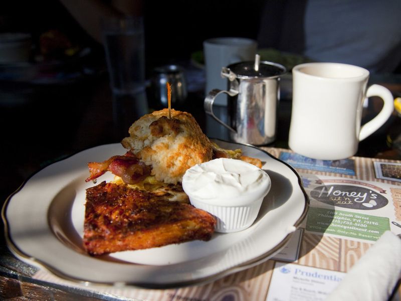 Pennsylvania Buffets Serving Classic Soul Food Favorites - Decor Hint Honey's Sit-N-Eat, Philadelphia