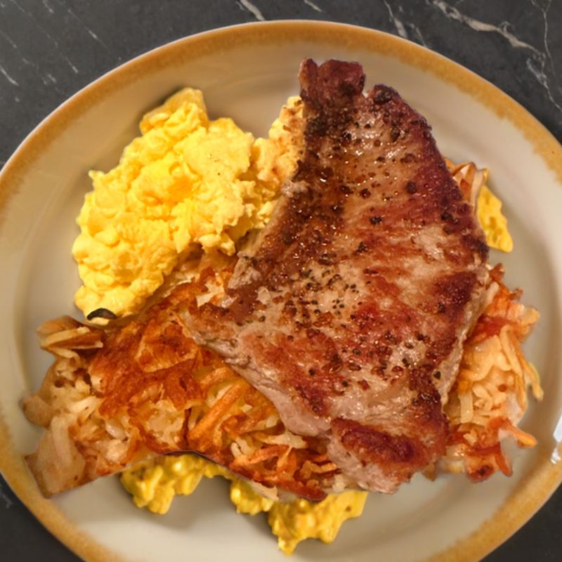 19 Ohio Chicken-Fried Steaks That Will Take You Straight Back To Grandma's Table - Decor Hint Sunrise Skillet