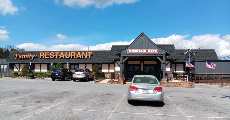 13 Maryland Family-Run Fried Chicken Restaurants That Warm The Soul - Decor Hint Mountain Gate Family Restaurant