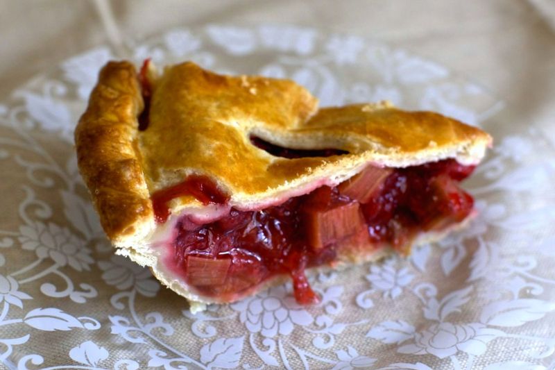 18 Timeless Ohio Country Recipes Loved By Generations - Decor Hint Strawberry-Rhubarb Pie