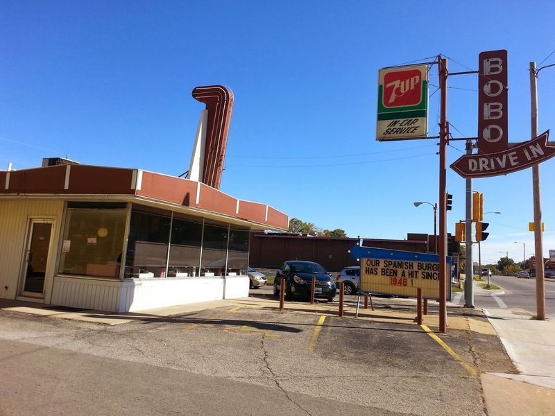 10 Kansas Restaurants Locals Can't Stop Recommending - Decor Hint Bobo's Drive In