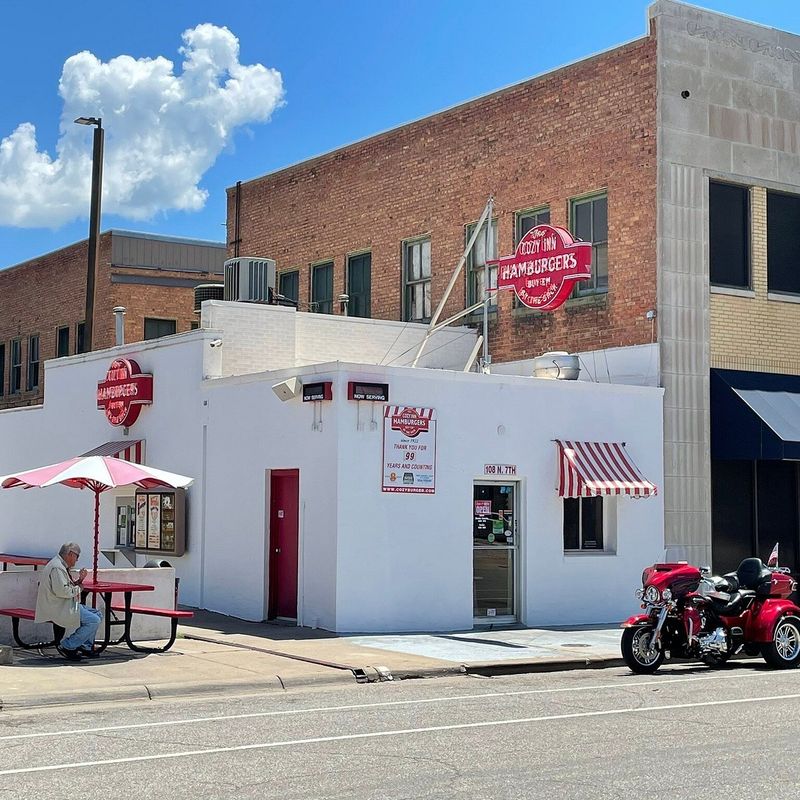 15 Kansas Restaurants That Keep Locals Coming Back Again And Again - Decor Hint Cozy Inn in Salina