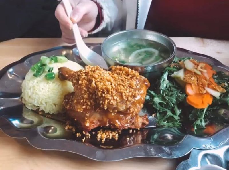 16 Washington Family-Owned Fried Chicken Restaurants Perfect For Rainy Days - Decor Hint The Boat (Seattle)