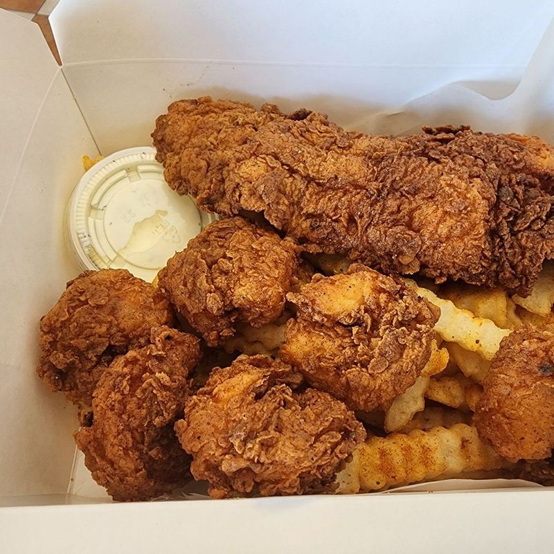 13 Illinois Soul Food Restaurants Serving Up That Sunday Flavor All Week - Decor Hint Ms. T's Southern Fried Chicken