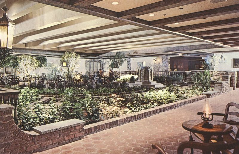 16 Defunct Pennsylvania Restaurants Locals Still Talk About Years Later - Decor Hint Top Of The Triangle (Stouffer's) - Pittsburgh