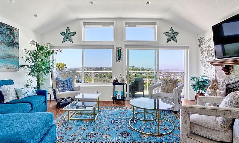 11 California Paint Colors That Date Living Rooms - Decor Hint Teal Overload