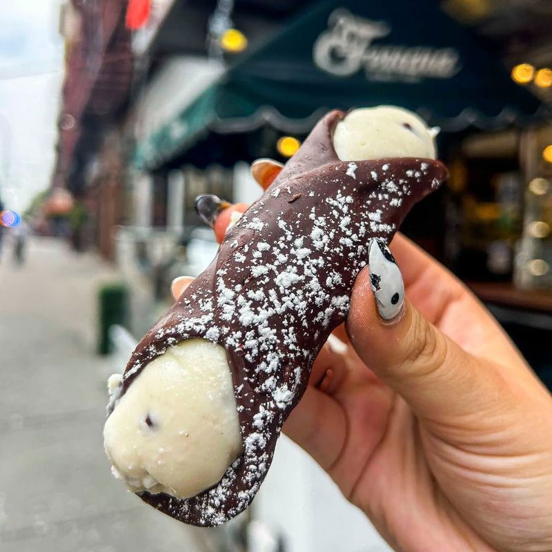 New York City's Most Iconic Foods - And Where Locals Still Get Them - Decor Hint Cannoli