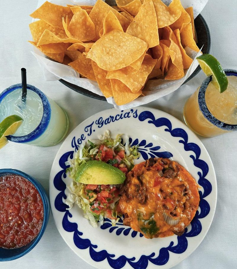 20 Texas Mexican Restaurants Where The Chips And Salsa Steal The Show - Decor Hint Joe T. Garcia's - Fort Worth