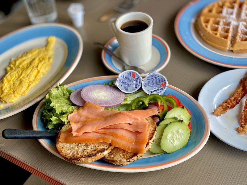 16 New York Diners Where Comfort Food Is Always On The Table - Decor Hint The Classic Diner - Richmond Hill (Queens)