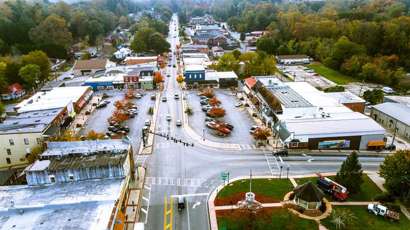 Hidden Georgia Towns Perfect For A Quiet Nature Escape - Decor Hint Clarkesville
