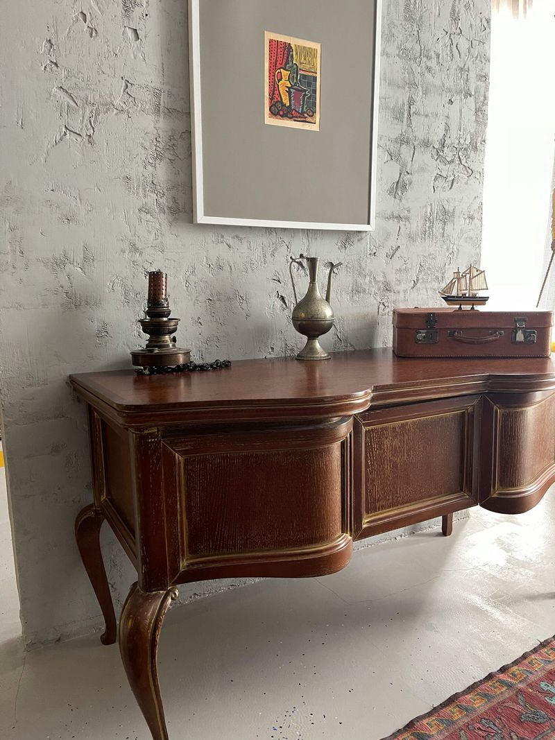 28 Secrets Of People Who Always Have A Stylish, Put-Together Home - Decor Hint They Invest In Timeless Pieces
