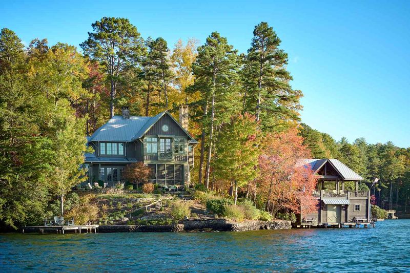 Lake Burton Cabins & Waterside Hibernation