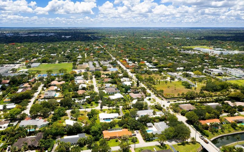 Discover Florida's 50 Most Elite Suburbs, Miami Takes The Lead - Decor Hint Pinecrest (Miami area)