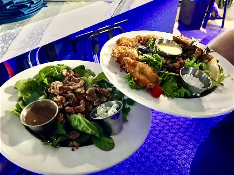 14 Florida Lobster Roll Shacks That Keep It Simple And Fresh - Decor Hint Dive Bar Restaurant - Jupiter